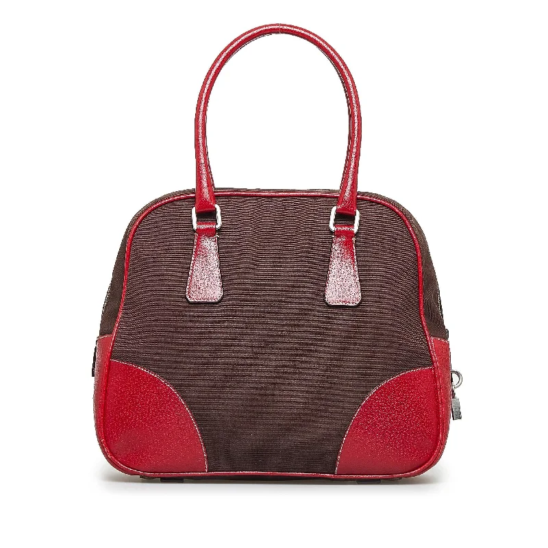 Prada Cleo bags with a detachable coin purse for added functionalityPrada Canapa Bauletto axKL4A